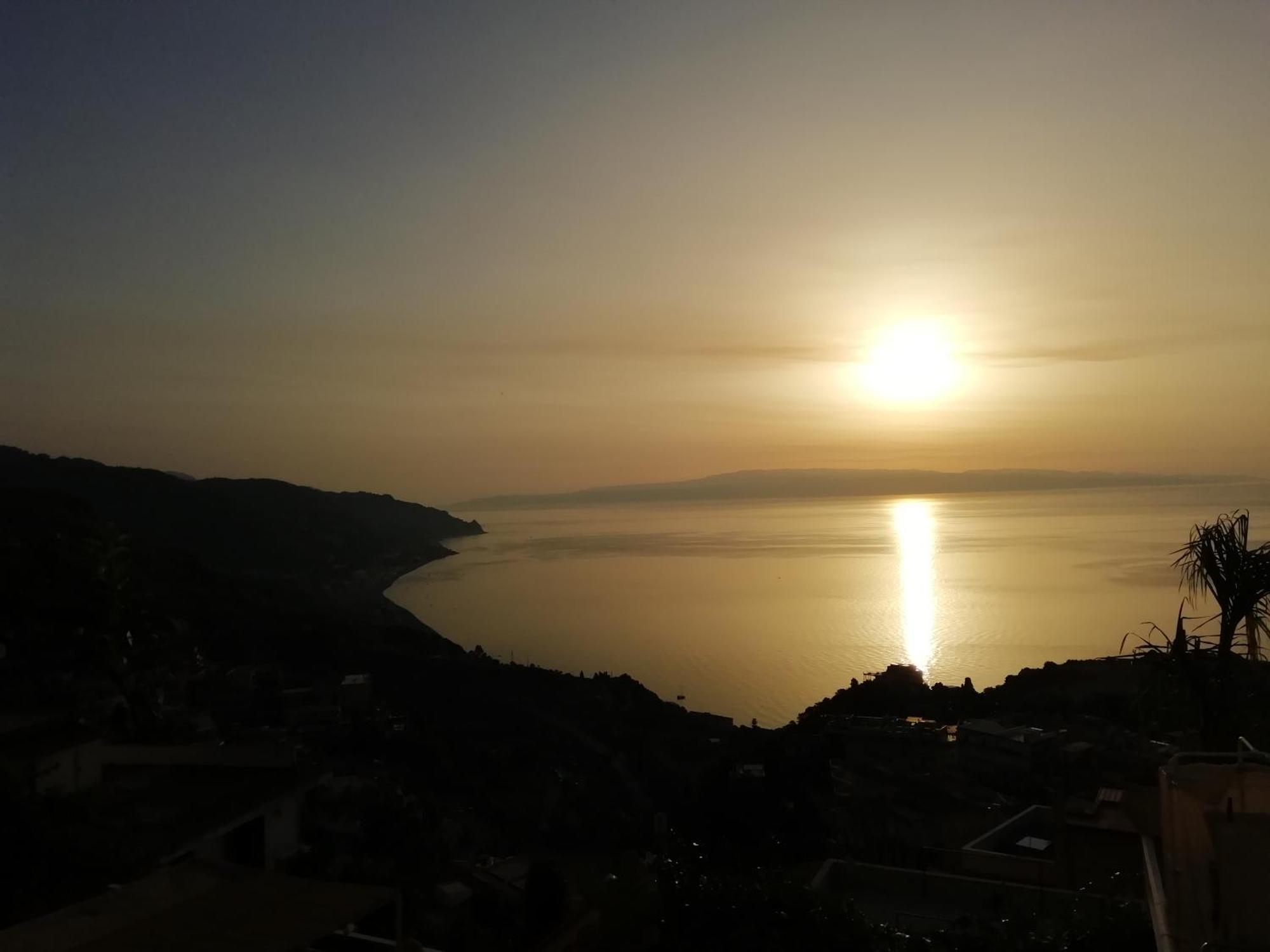 Villa Johnny And Mary'S House Breathtaking View Taormina Room photo
